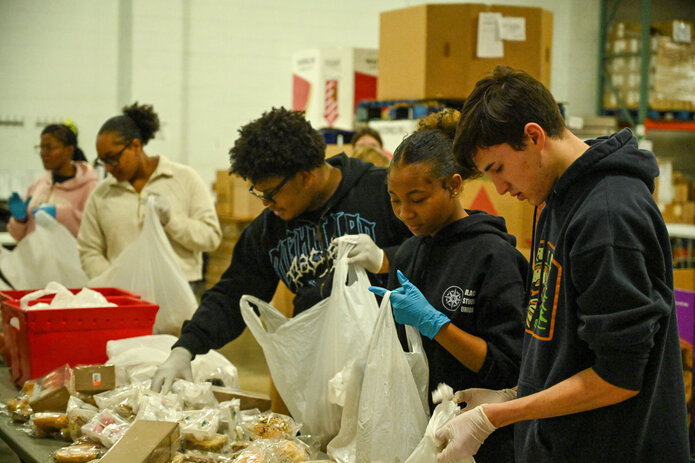 Upper School Students Volunteer at Akron-Canton Regional Foodbank